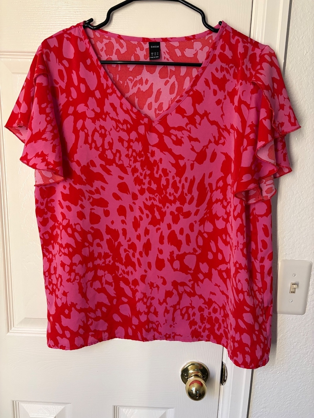 SHEIN Women's Red and Pink V-Neck Short Sleeve Blouse, Size M